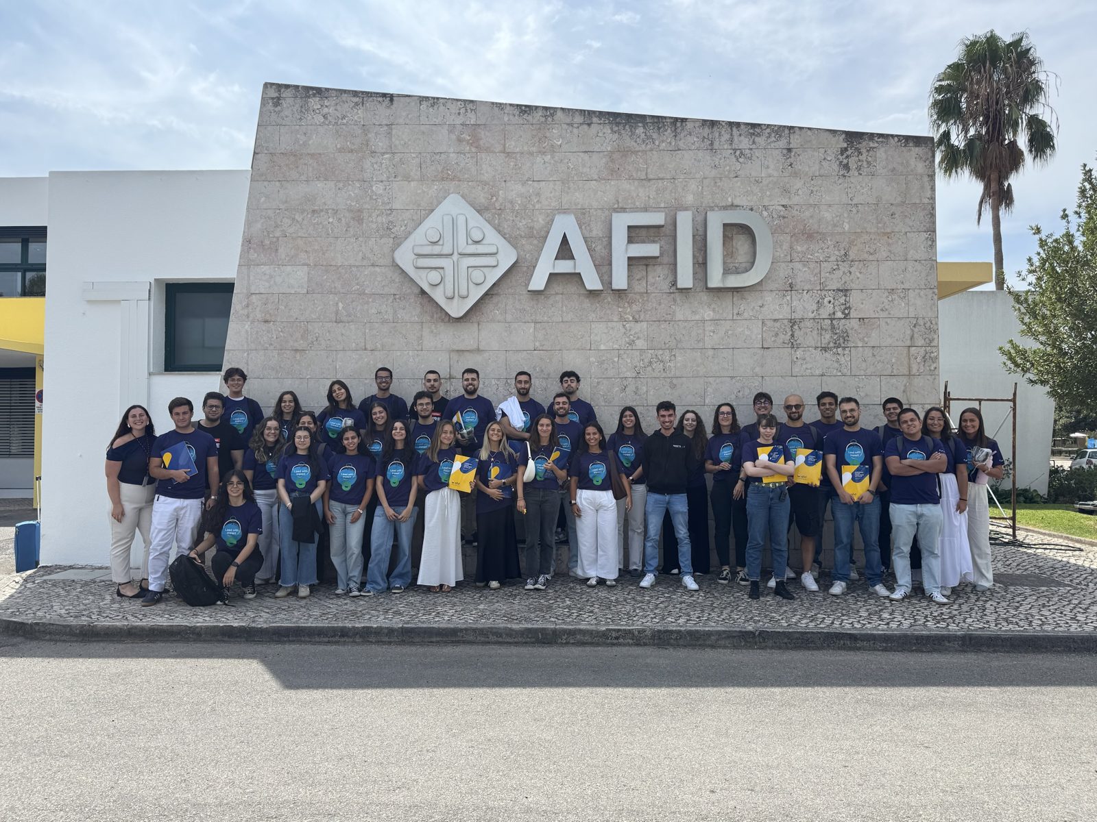 Worten onboarding group in front of the AFID building